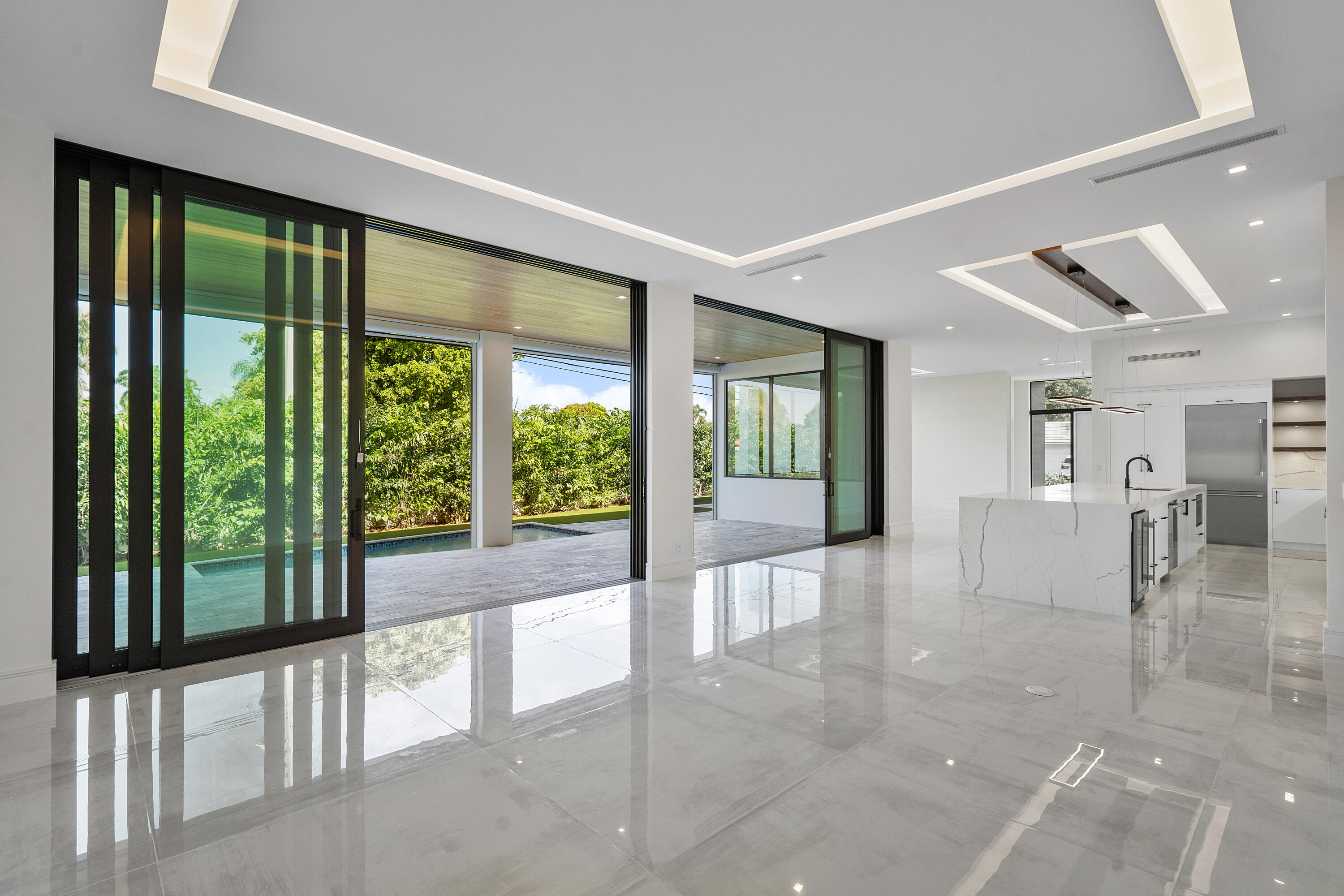 10 Coconut Road Delray Beach, FL 33444 - Photo 4 of 41 Living area