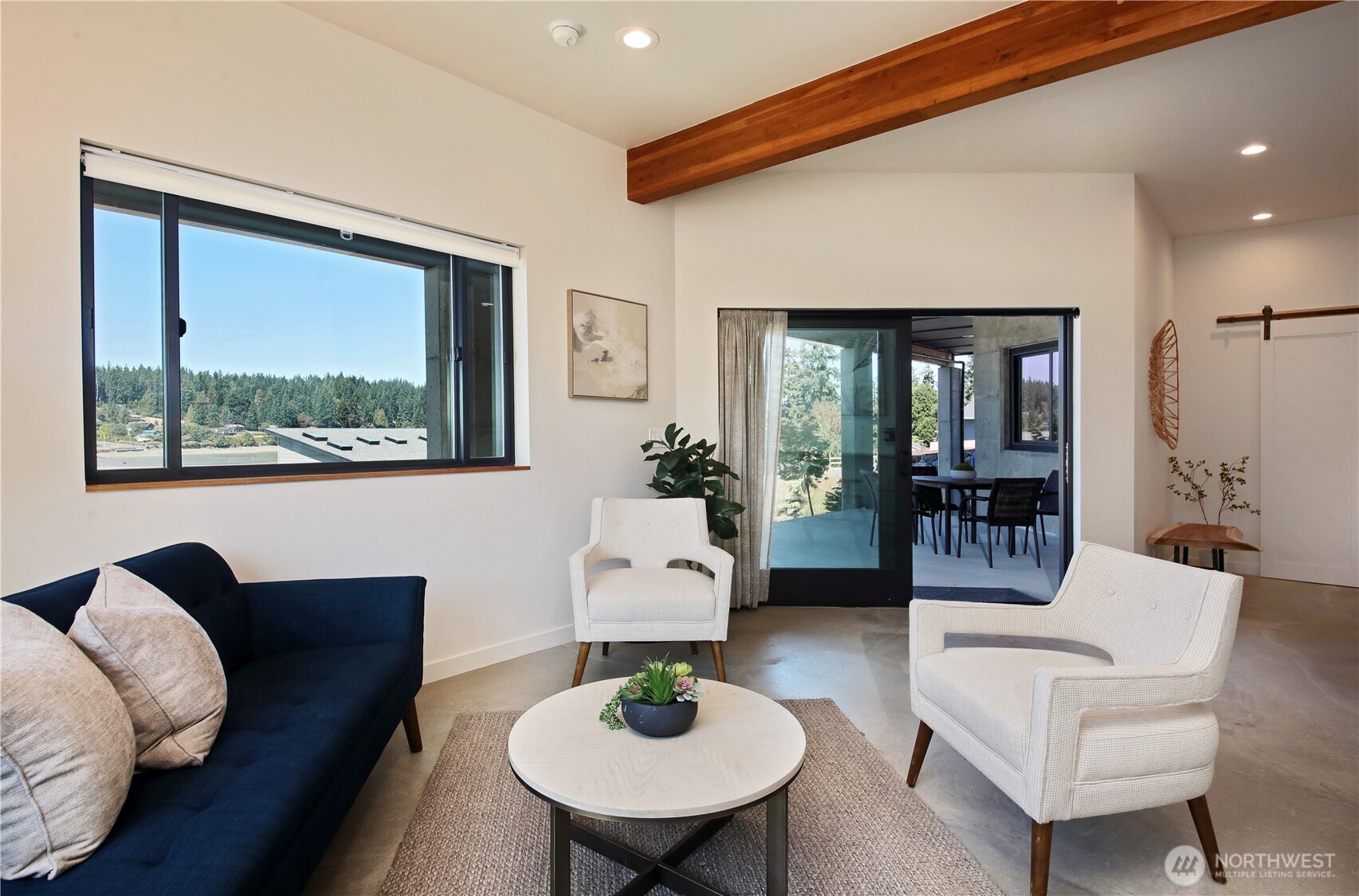 5453 Harborside Lane Freeland, WA 98249 - Photo 17 of 25 a living room with furniture and a mirror