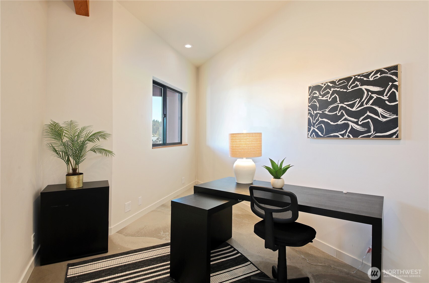 5453 Harborside Lane Freeland, WA 98249 - Photo 18 of 25 a living room with furniture