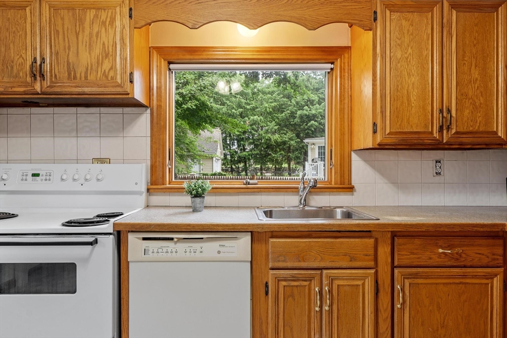 12 Hunt Road Bedford, MA 01730 - Photo 10 of 30