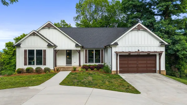 $695,000 | 6296 Fairview Road, Hixson, TN 37343
