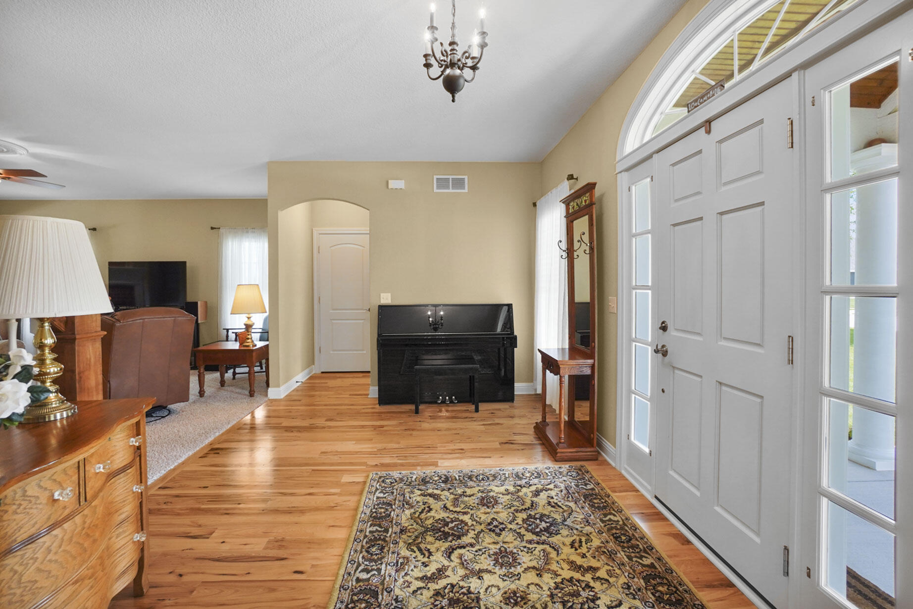 N75W24615 Overland Road Sussex, WI 53089 - Photo 7 of 44 Foyer