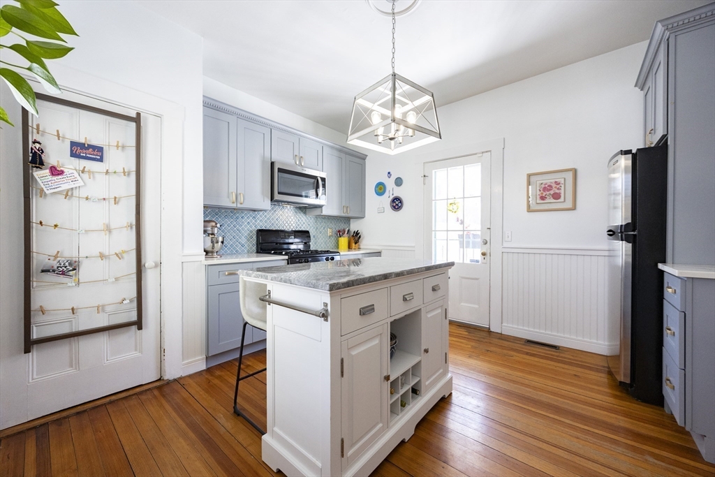 7 Elm Street Boston, MA 02136 - Photo 5 of 33