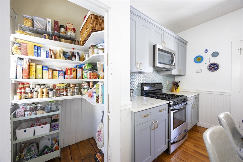 7 Elm Street Boston, MA 02136 - Photo 6 of 33