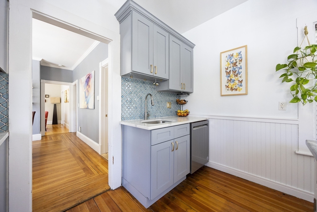 7 Elm Street Boston, MA 02136 - Photo 7 of 33