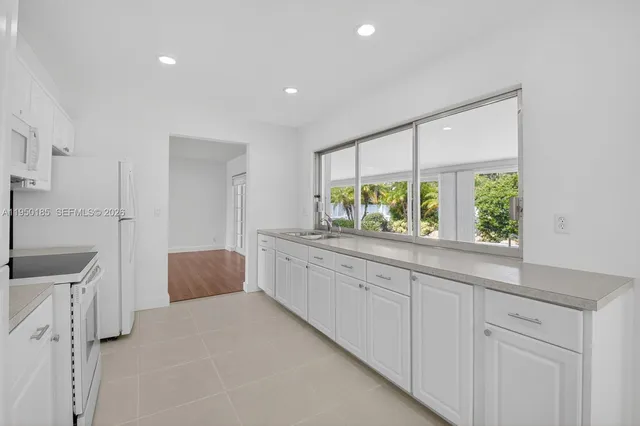 $5,490 | 1345 Southwest 9th Avenue, Boca Raton, FL 33486