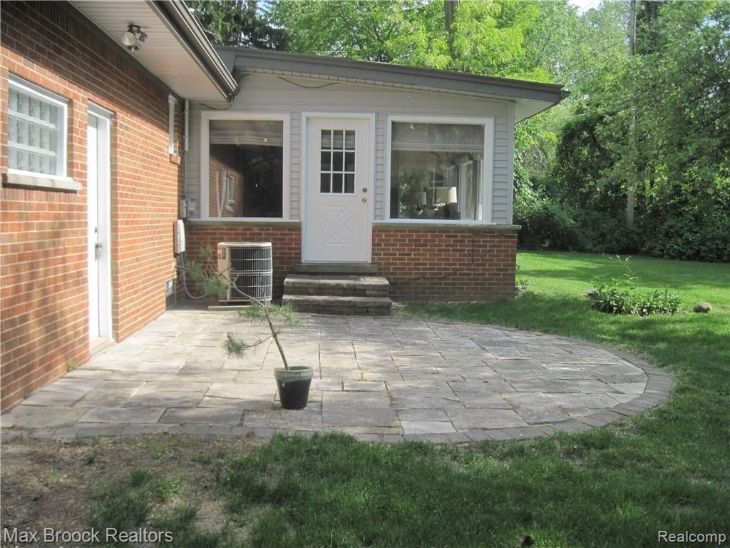 2594 Pine Ridge Road West Bloomfield, MI 48324 - Photo 17 of 17 IMG_0248.JPG