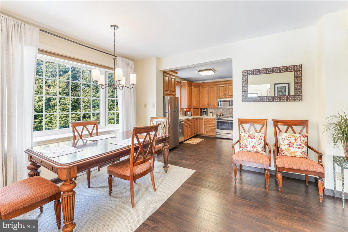 304 Bewley Road Havertown, PA 19083 - Photo 15 of 41 BREAKFAST ROOM BAY WINDOW