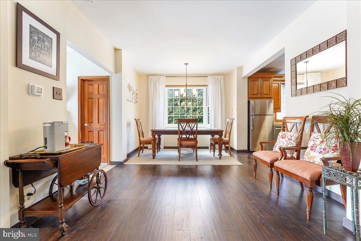 304 Bewley Road Havertown, PA 19083 - Photo 17 of 41 BREAKFAST ROOM BAY WINDOW VIEW