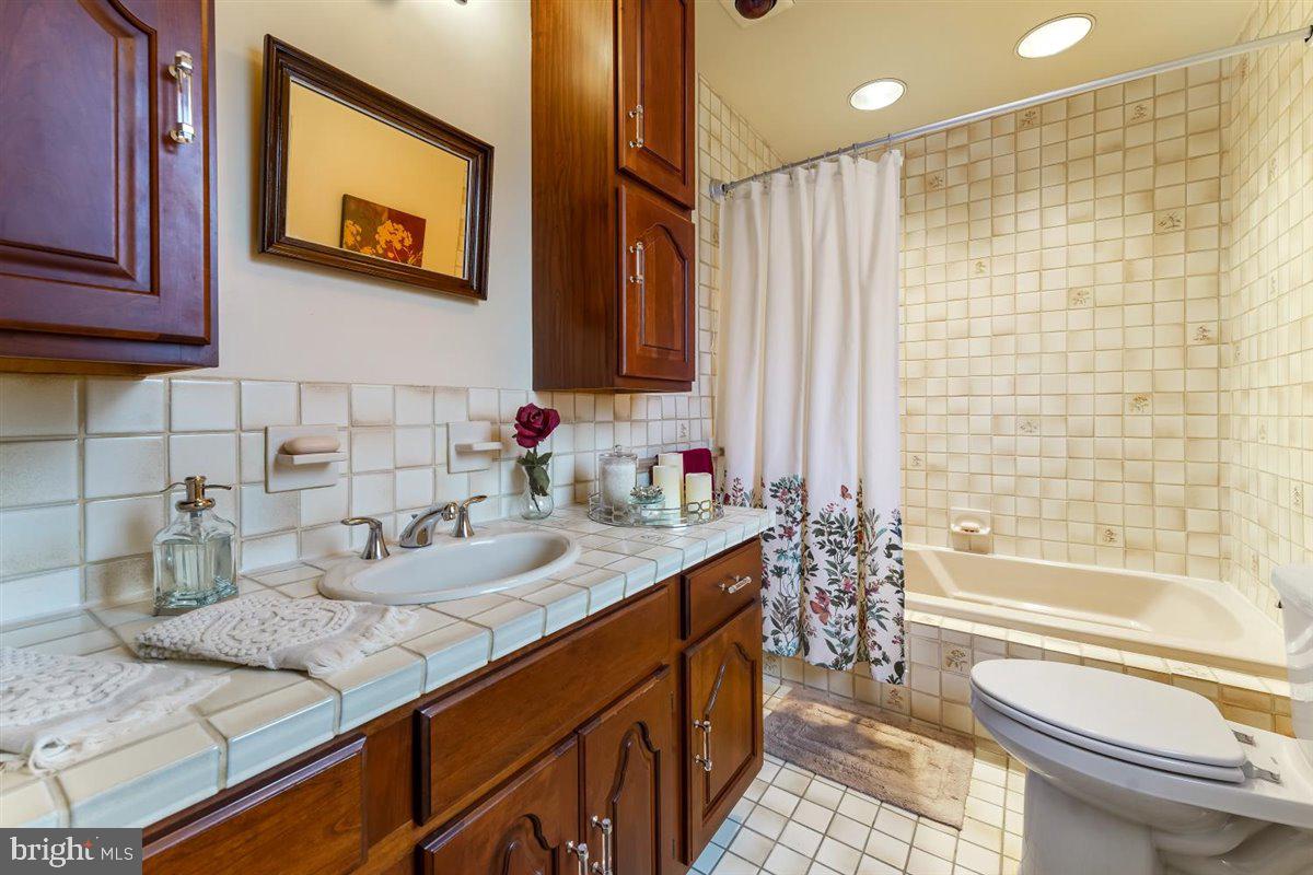 304 Bewley Road Havertown, PA 19083 - Photo 25 of 41 PRIMARY BATH
