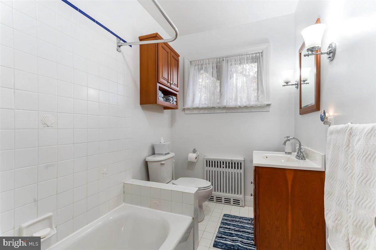 304 Bewley Road Havertown, PA 19083 - Photo 32 of 41 HALL BATH