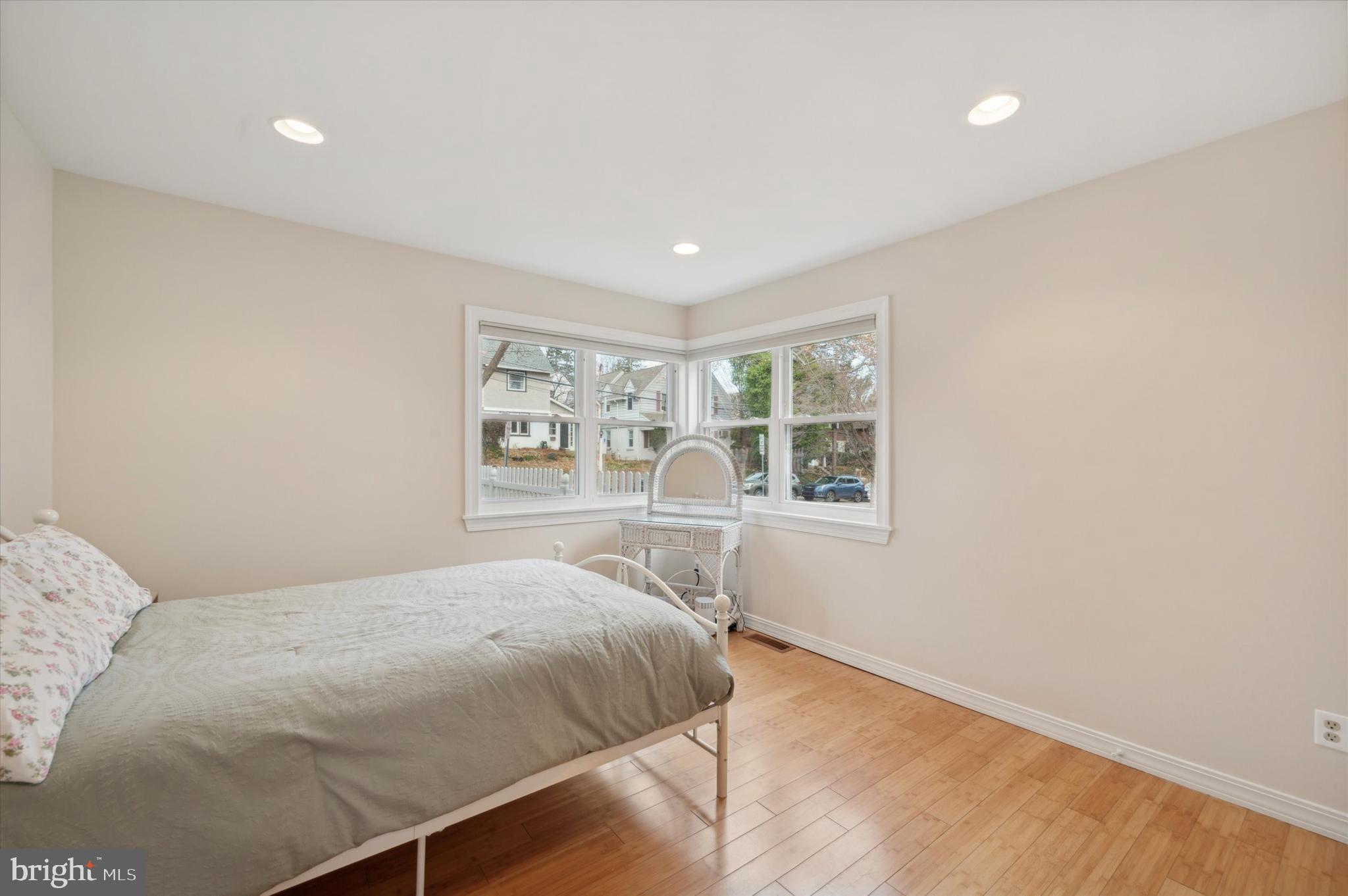 231 Henley Road Wynnewood, PA 19096 - Photo 4 of 36