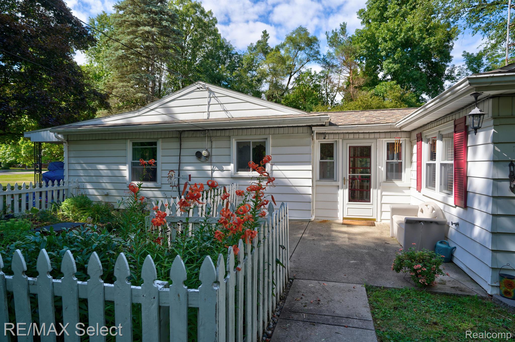 4382 North Center Road Flint, MI 48506 - Photo 2 of 36 Gallery Image 2