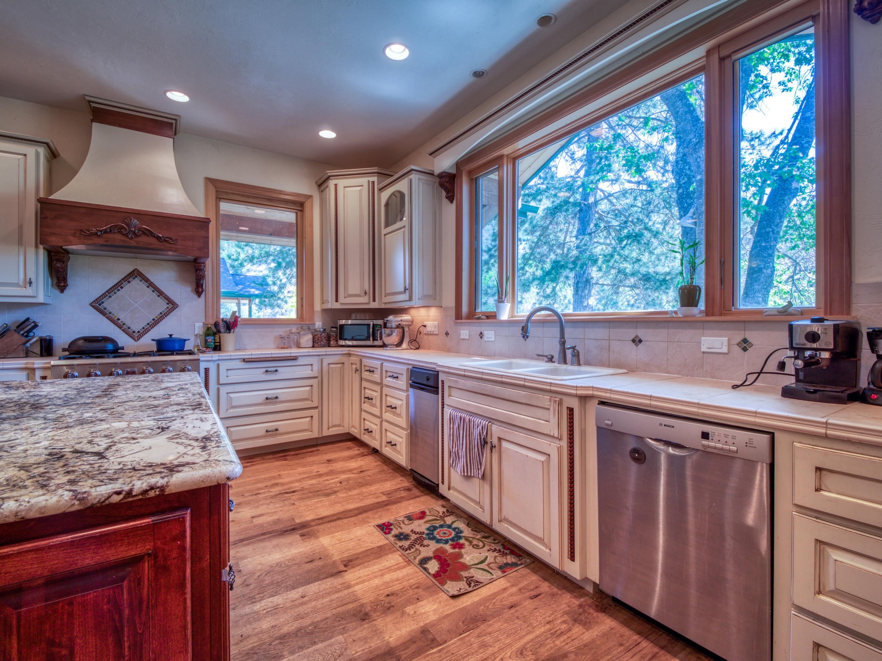17777 North Applegate Road Grants Pass, OR 97527 - Photo 11 of 104 Kitchen 4