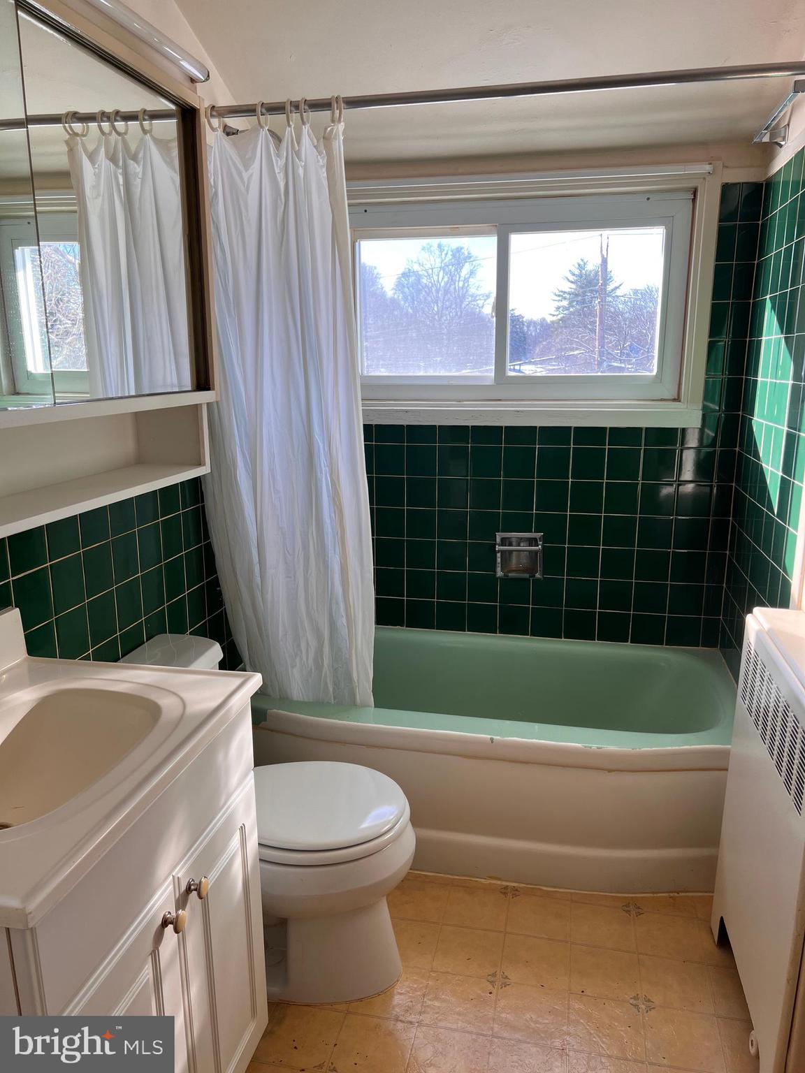 33 Jasmine Road Levittown, PA 19056 - Photo 16 of 24