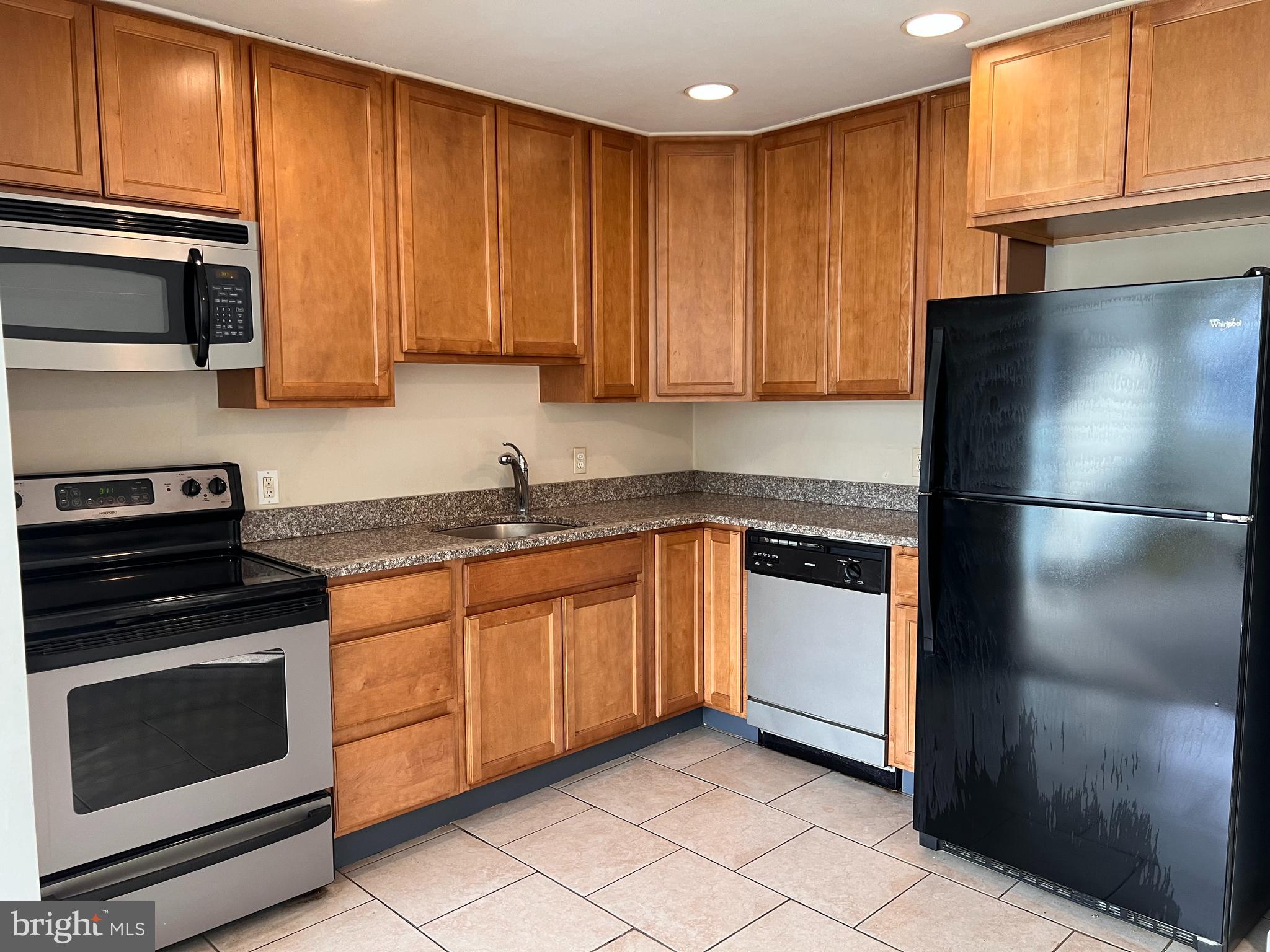 33 Jasmine Road Levittown, PA 19056 - Photo 2 of 24