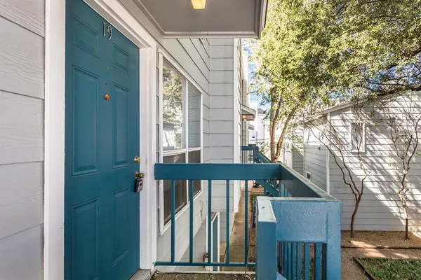 $1,295 | 1901 North Fitzhugh Avenue, Unit 19, Dallas, TX 75204