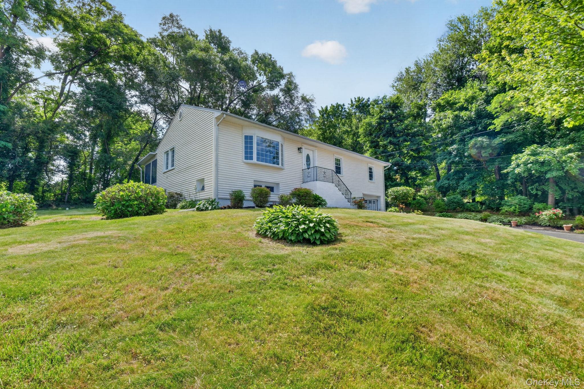 20 Muscoot Road West Mahopac, NY 10541 - Photo 2 of 30