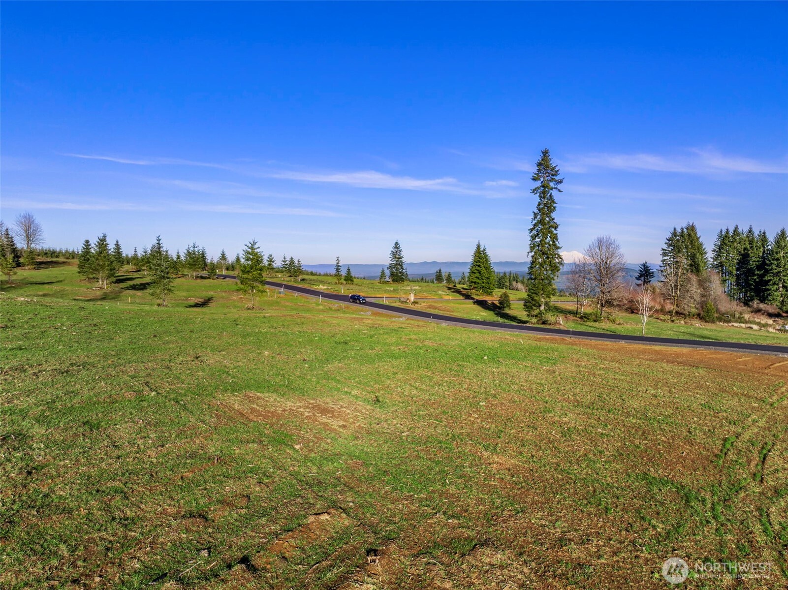 236 Suncrest Drive Castle Rock, WA 98611 - Photo 7 of 9 a view of a ocean with a building in the background