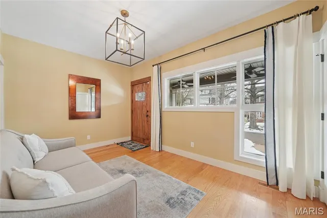 $800,000 | 6916 Amherst Avenue, University City, MO 63130