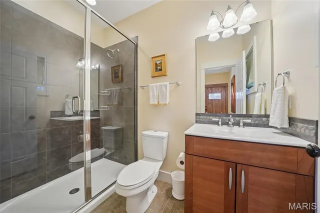 $800,000 | 6916 Amherst Avenue, University City, MO 63130