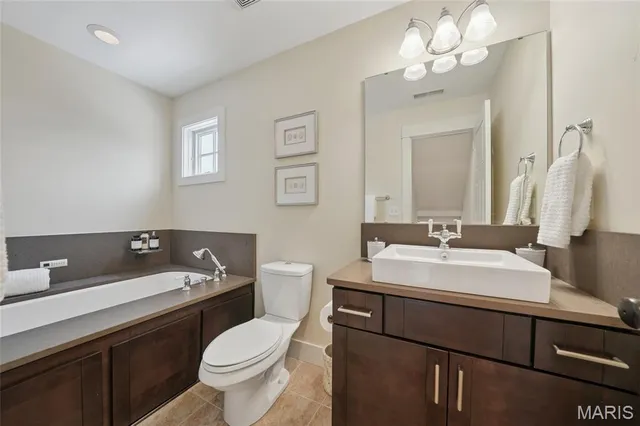 $800,000 | 6916 Amherst Avenue, University City, MO 63130