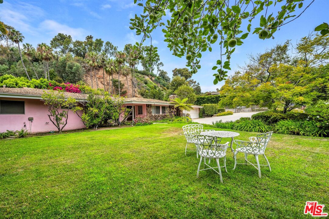 575 East Channel Road Los Angeles, CA 90402 - Photo 3 of 39