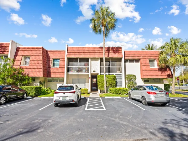 $2,200 | 1 Jacaranda Country Club Drive, Unit 202, Plantation, FL 33324