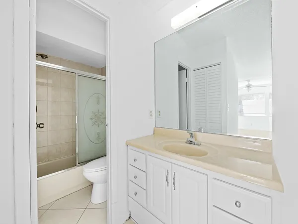 $2,200 | 1 Jacaranda Country Club Drive, Unit 202, Plantation, FL 33324