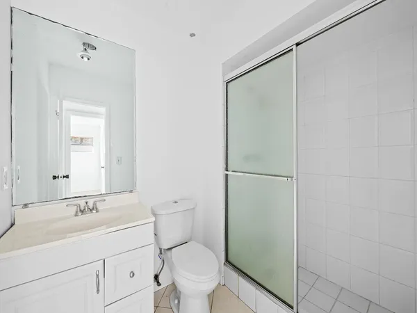 $2,200 | 1 Jacaranda Country Club Drive, Unit 202, Plantation, FL 33324