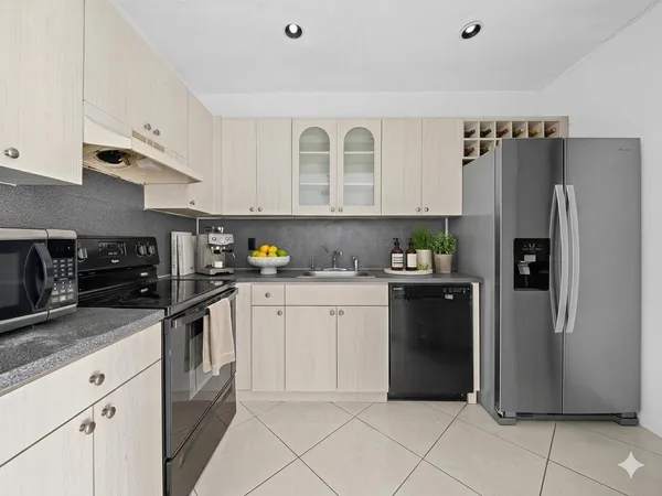 $2,200 | 1 Jacaranda Country Club Drive, Unit 202, Plantation, FL 33324