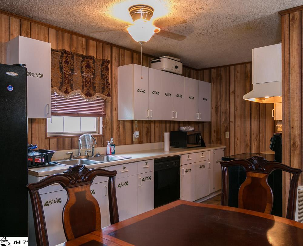 111 Baldwin Circle Clinton, SC 29325 - Photo 3 of 14 Gallery Image 3