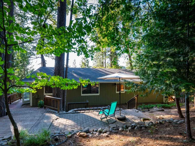 a garden with a patio