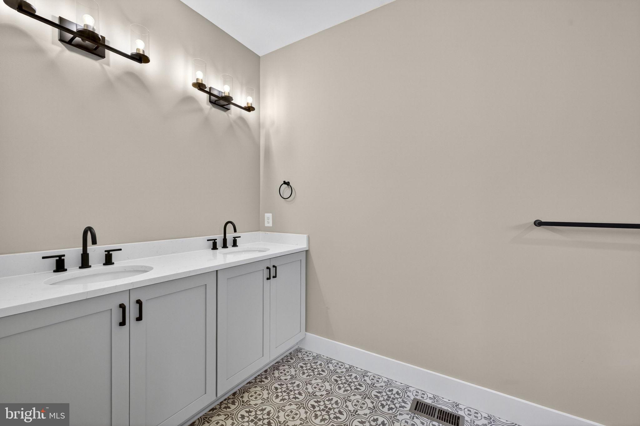 8014 Sherbeyn Road Goldvein, VA 22720 - Photo 21 of 37 Primary Bath