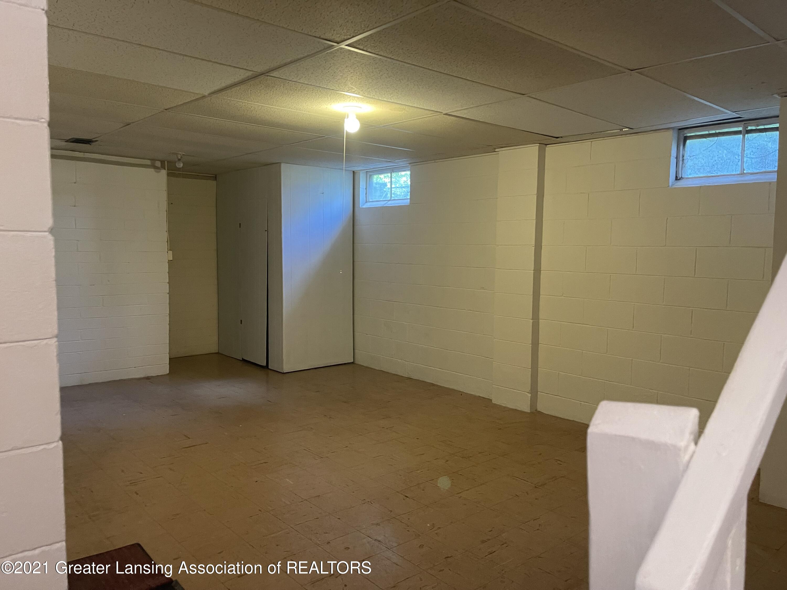 1253 East State Road Lansing, MI 48906 - Photo 22 of 32 IMG_6926