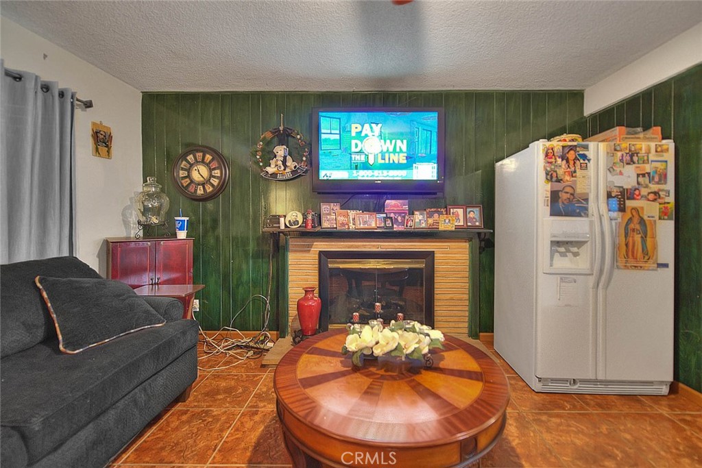 5737 Riverside Avenue Rialto, CA 92377 - Photo 16 of 33