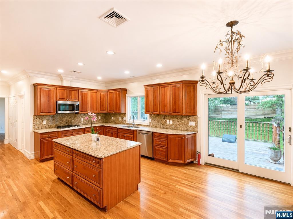 377 Ruckman Road Closter, NJ 07624 - Photo 13 of 22