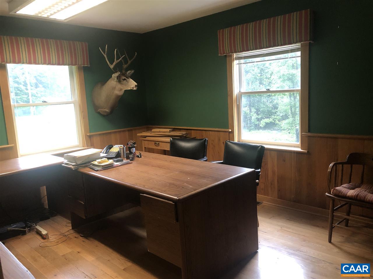 2771 Beech Grove Road Roseland, VA 22967 - Photo 19 of 31 a room with a bed and a window