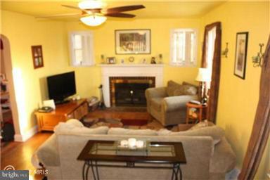 813 Olmstead Road Pikesville, MD 21208 - Photo 3 of 19 Living Room