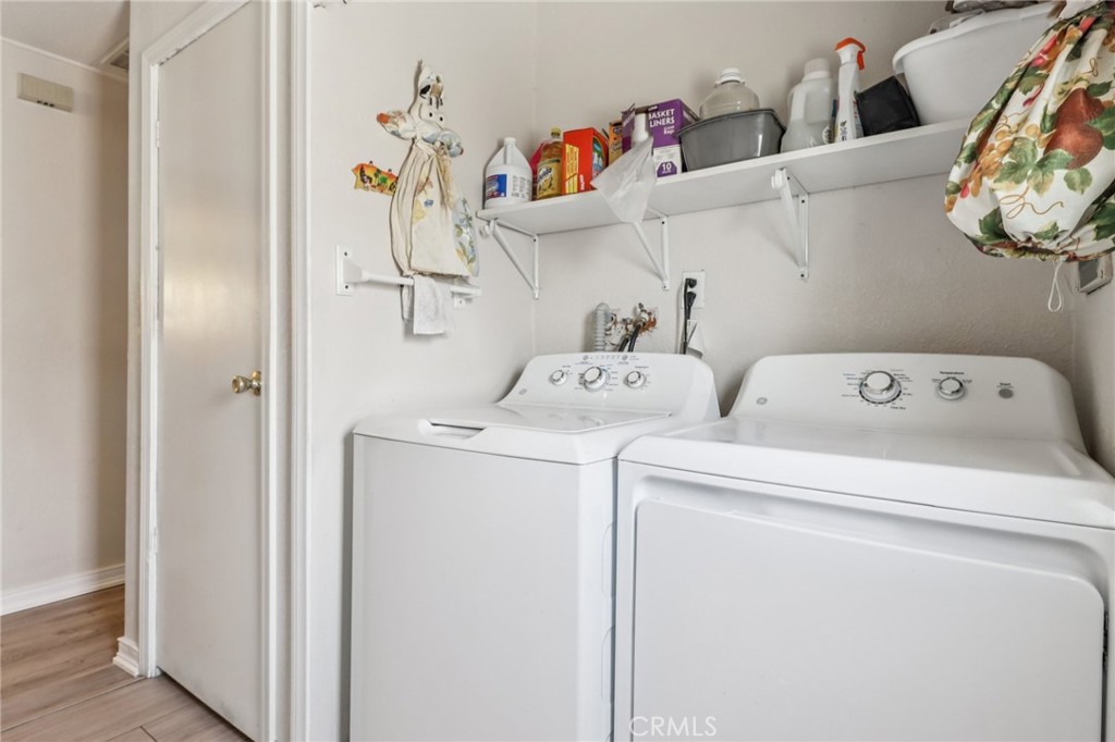3700 Buchanan Street, Unit 28 Riverside, CA 92503 - Photo 20 of 35 a utility room with dryer and washer