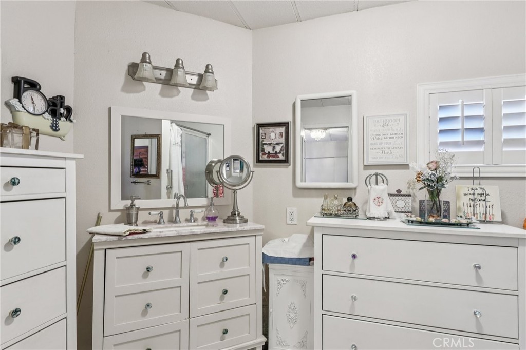 3700 Buchanan Street, Unit 28 Riverside, CA 92503 - Photo 29 of 35 a bathroom with a double vanity sink mirror and