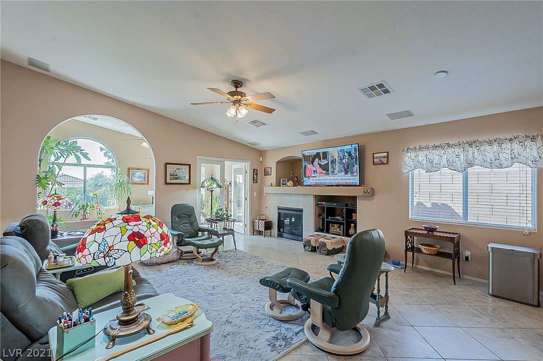 4537 Silverwind Road North Las Vegas, NV 89031 - Photo 5 of 29 Gallery Image 5