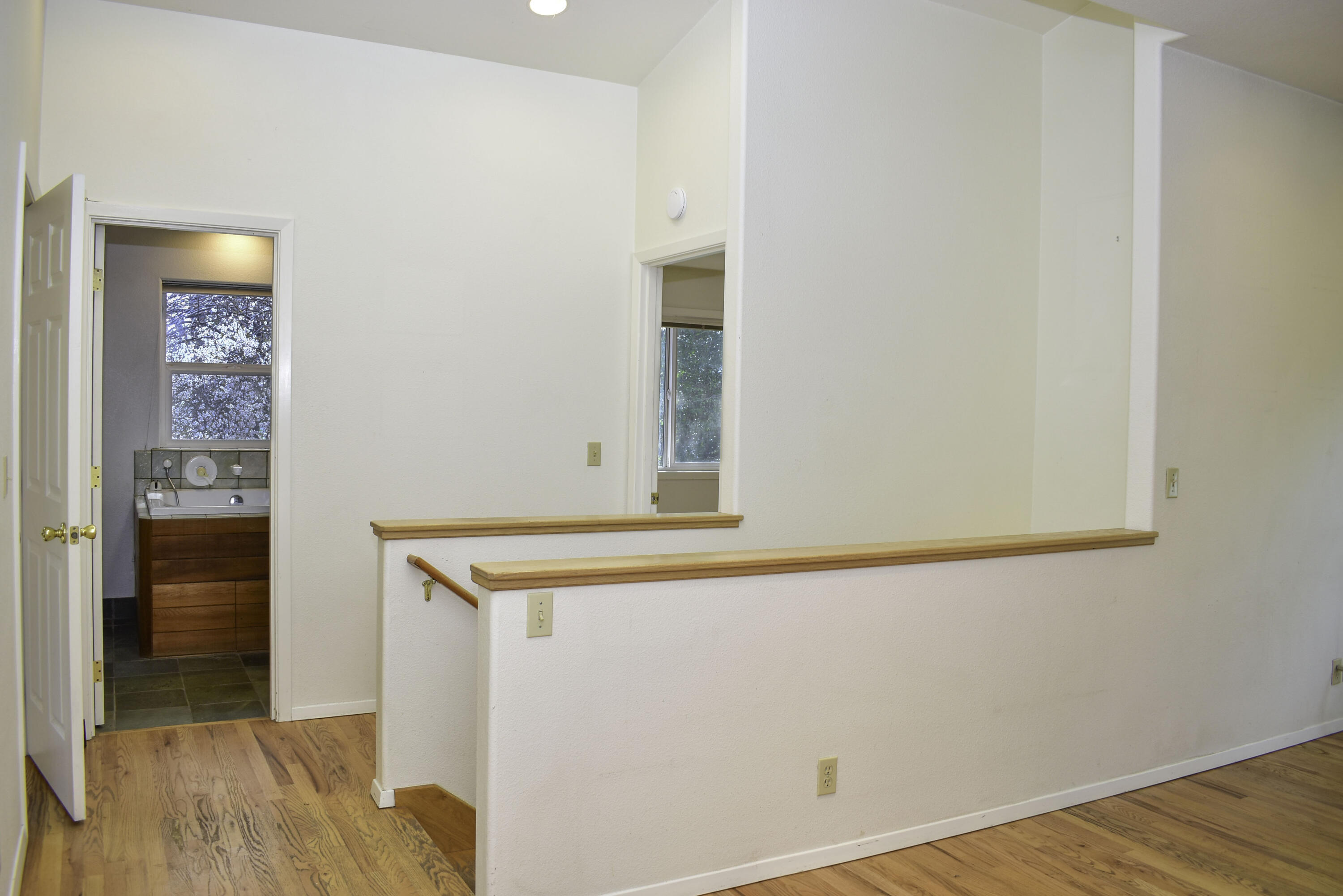 1116 Reddy Avenue Medford, OR 97504 - Photo 9 of 45 Upstairs, Main House #1116