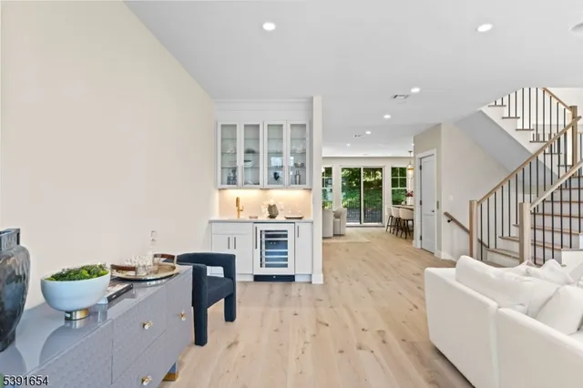 $1,349,000 | 188 Broadway, Unit 2, Woodcliff Lake, NJ 07677