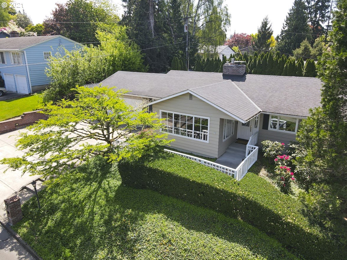 6768 Southwest Bancroft Way Portland, OR 97225 - Photo 3 of 32 Gallery Image 3