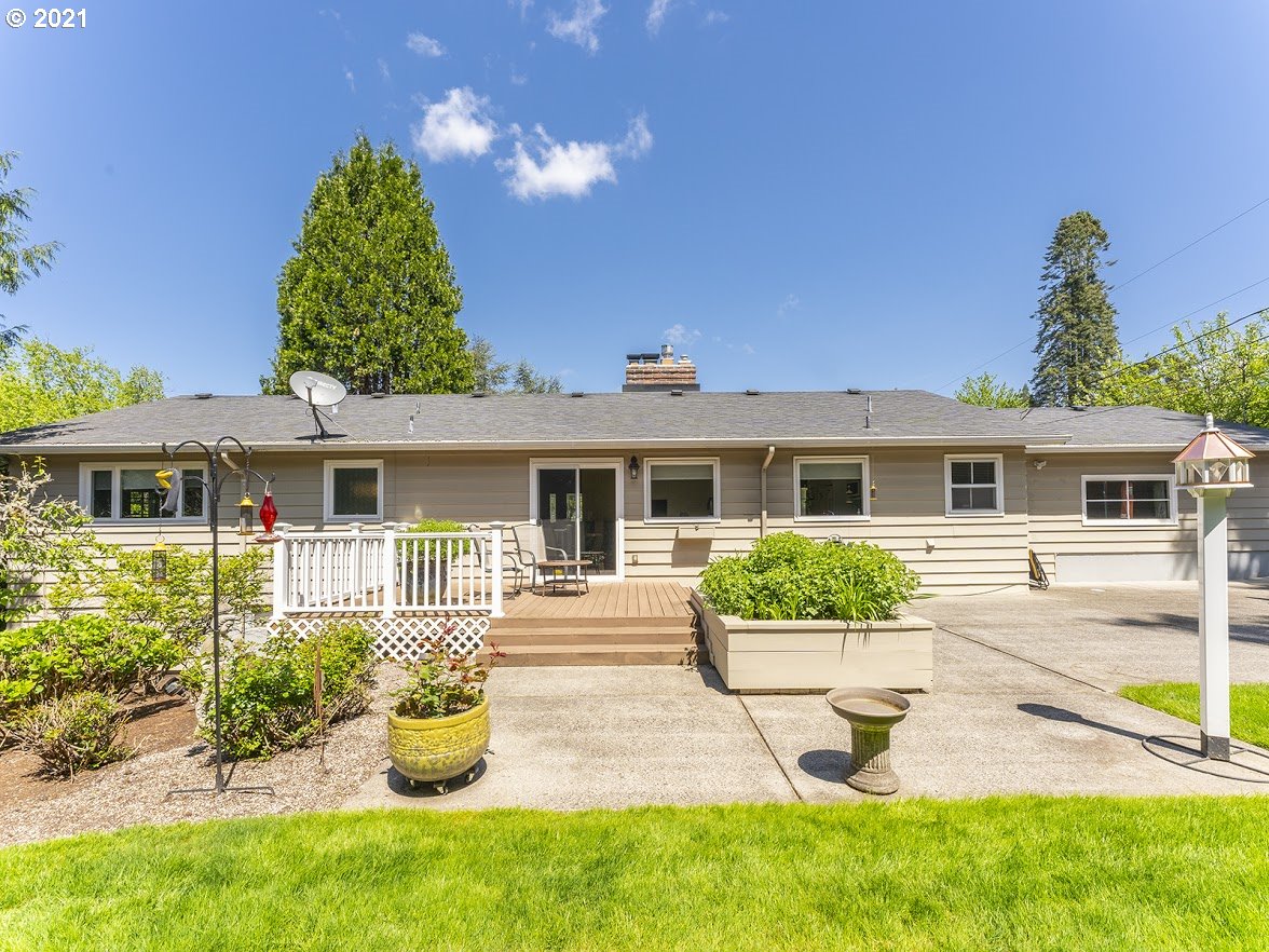 6768 Southwest Bancroft Way Portland, OR 97225 - Photo 31 of 32 Patio