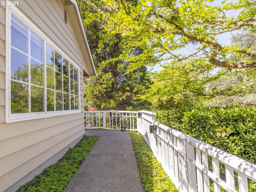 6768 Southwest Bancroft Way Portland, OR 97225 - Photo 5 of 32 Exterior