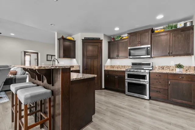 $485,000 | 2712 West Fallen Oak Drive, Appleton, WI 54913