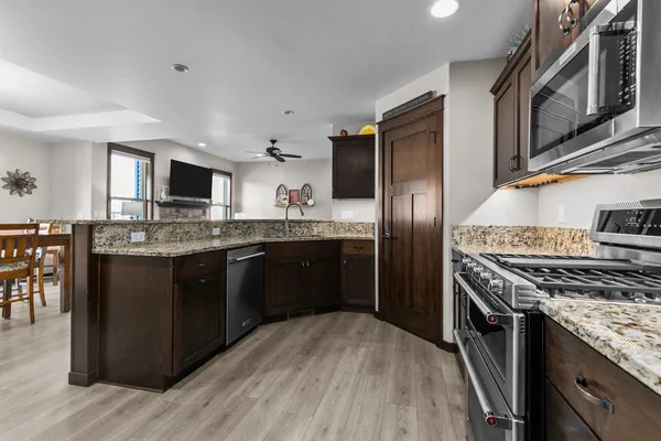$485,000 | 2712 West Fallen Oak Drive, Appleton, WI 54913