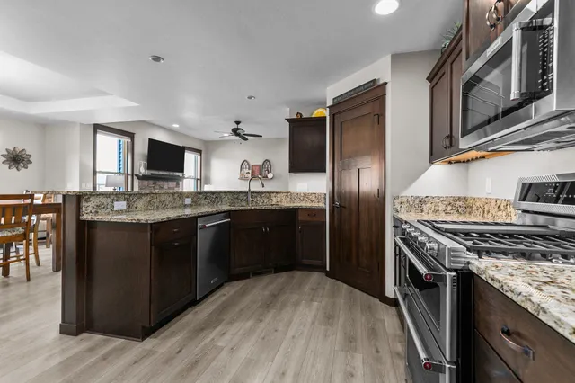 $485,000 | 2712 West Fallen Oak Drive, Appleton, WI 54913